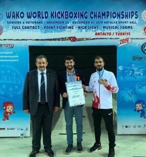 WAKO Dünya Kick Boks Şampiyonasında dünya üçüncüsü Emre Şahin oldu