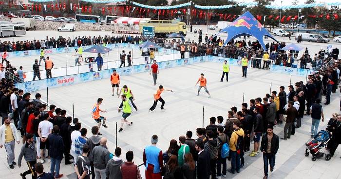 REDBULL SOKAK FUTBOLU